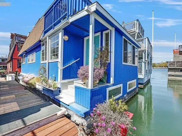 Alameda County Home Painter in Alameda County Services Vista Painters Floating Home in deep blue and white